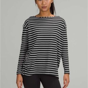 Lululemon back in action long sleeve in great condition!
